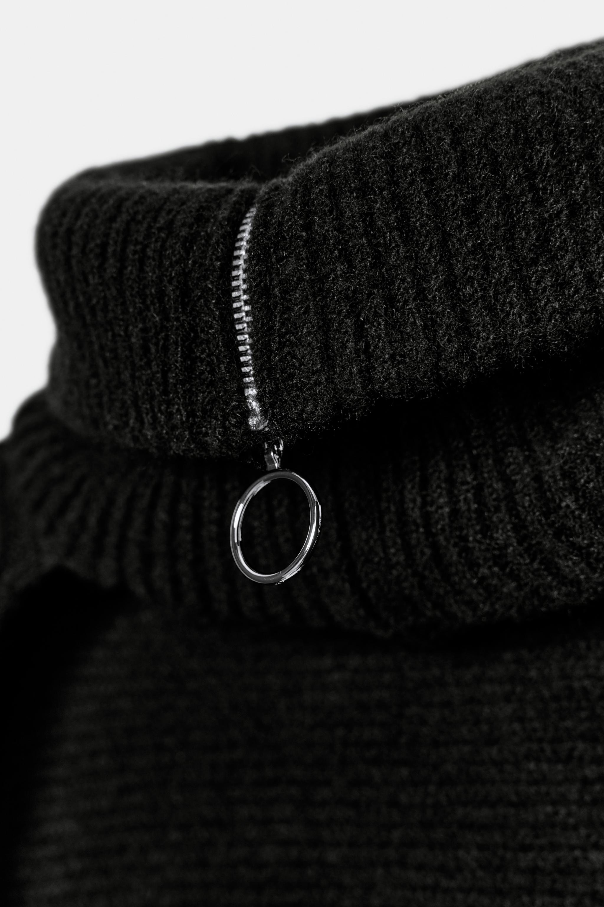 HIGH COLLAR KNIT SCARF